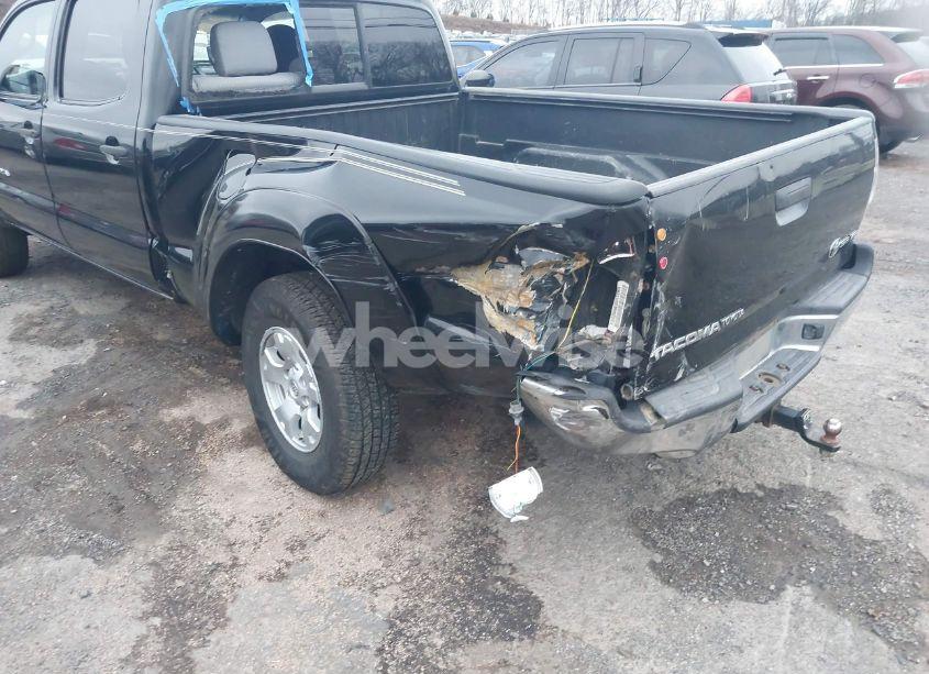 Photo 6 of 2015 Toyota Tacoma BASE V6 (VIN 3TMMU4FN8FM082842)