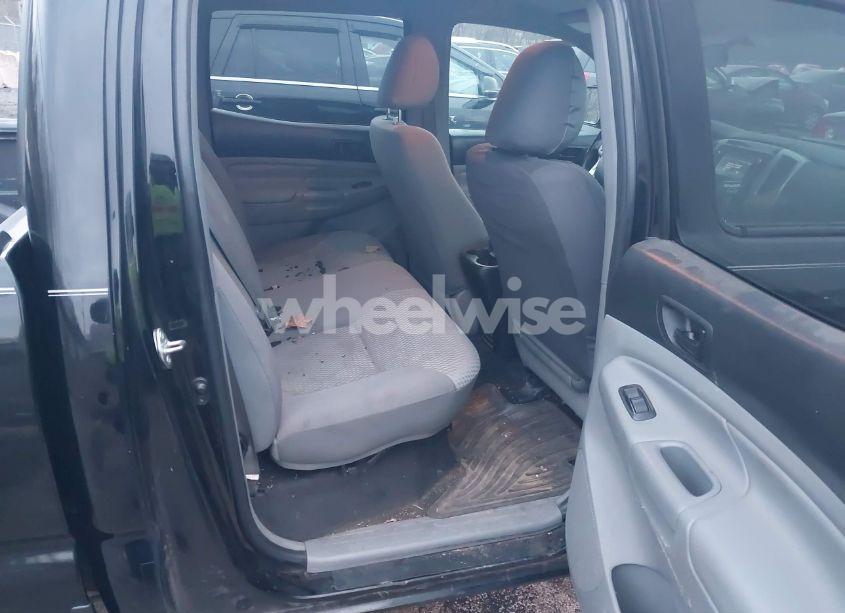 Photo 8 of 2015 Toyota Tacoma BASE V6 (VIN 3TMMU4FN8FM082842)
