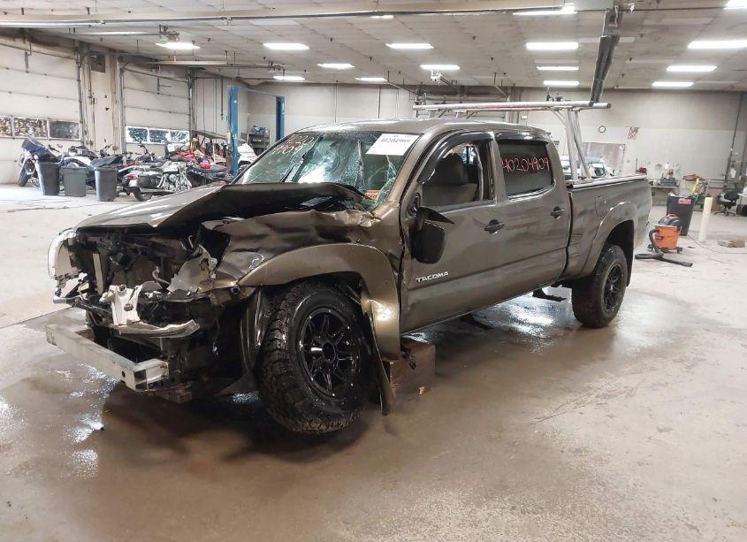 Photo 2 of 2011 Toyota Tacoma BASE V6 (VIN 3TMMU4FN9BM037712)