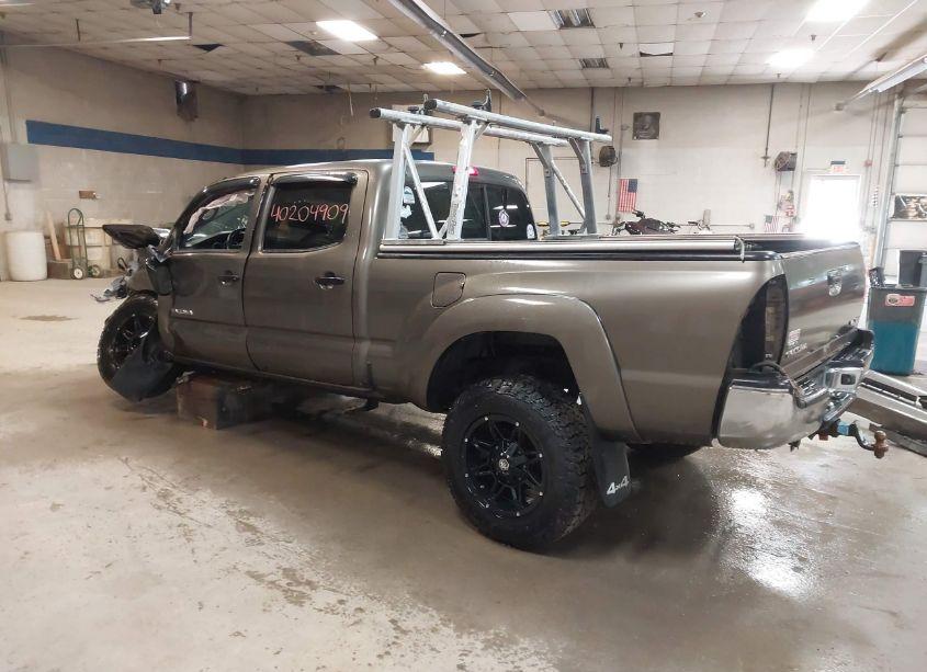 Photo 3 of 2011 Toyota Tacoma BASE V6 (VIN 3TMMU4FN9BM037712)