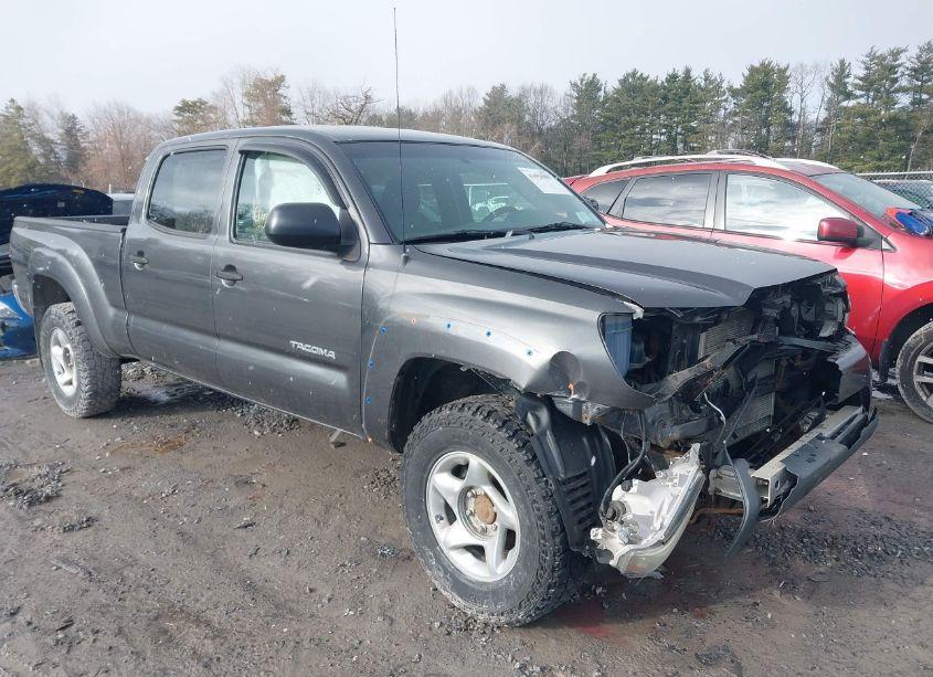 2015 Toyota Tacoma BASE V6 (VIN 3TMMU4FN9FM075057) main photo