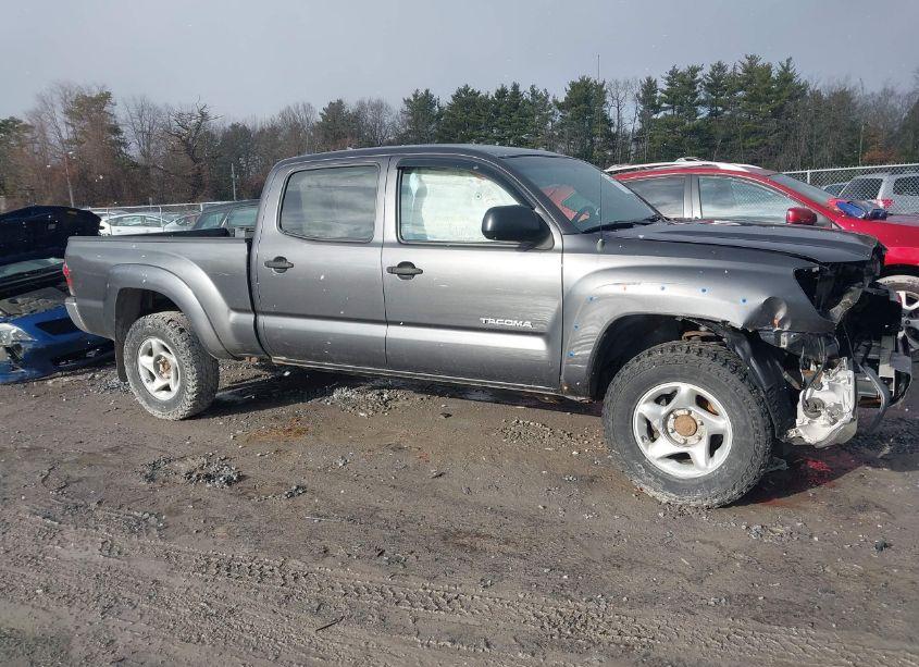 Photo 13 of 2015 Toyota Tacoma BASE V6 (VIN 3TMMU4FN9FM075057)