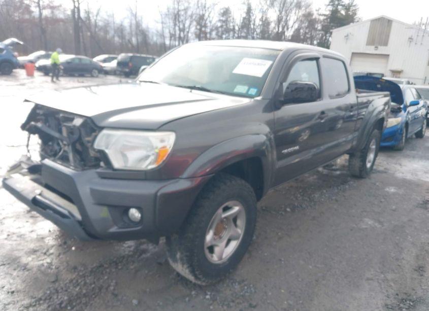Photo 2 of 2015 Toyota Tacoma BASE V6 (VIN 3TMMU4FN9FM075057)