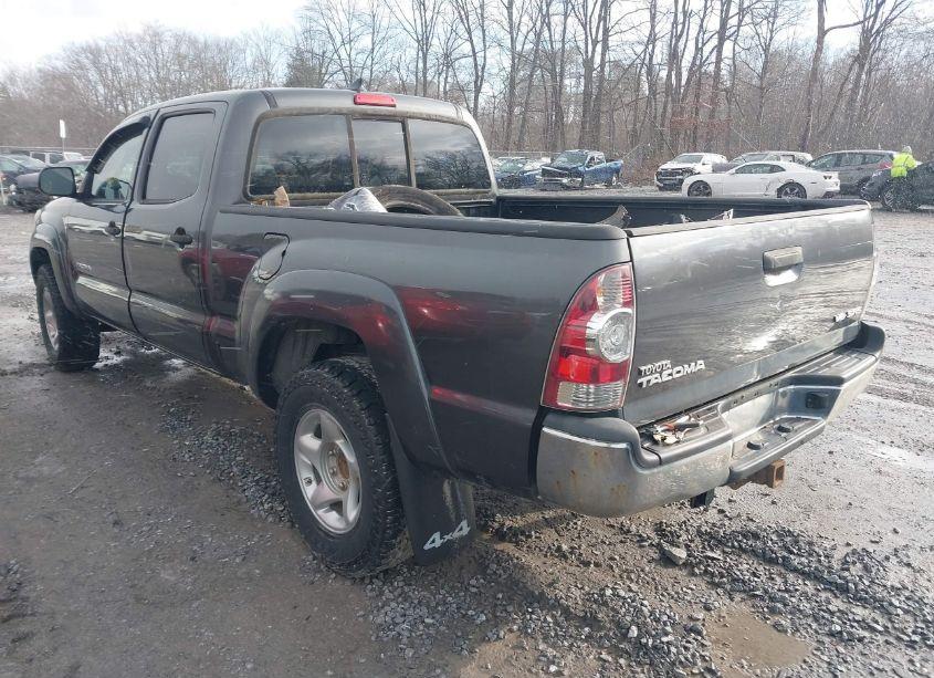 Photo 3 of 2015 Toyota Tacoma BASE V6 (VIN 3TMMU4FN9FM075057)
