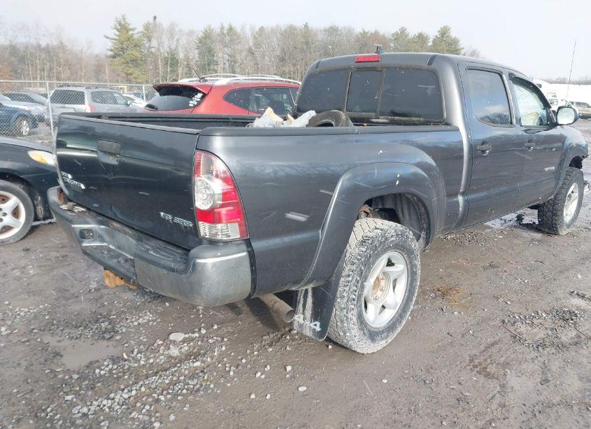 Photo 4 of 2015 Toyota Tacoma BASE V6 (VIN 3TMMU4FN9FM075057)