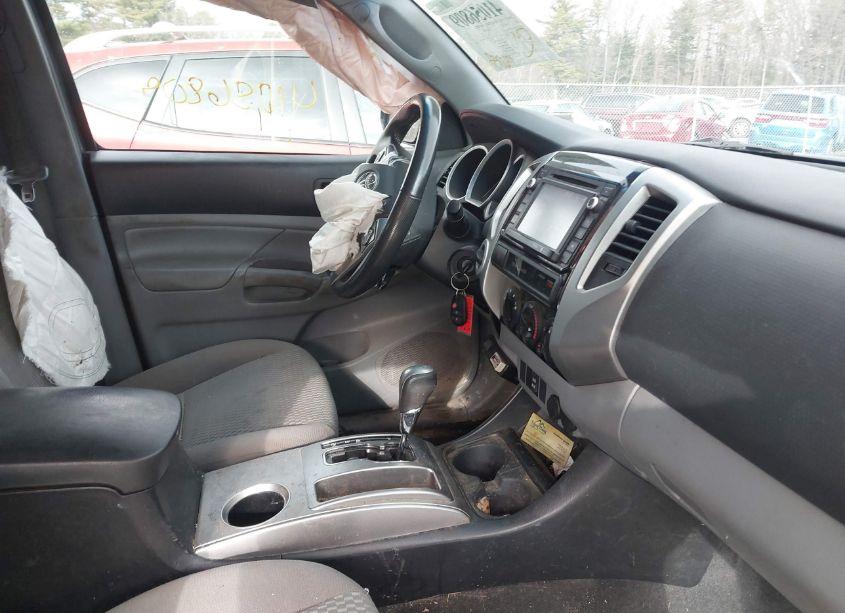 Photo 5 of 2015 Toyota Tacoma BASE V6 (VIN 3TMMU4FN9FM075057)