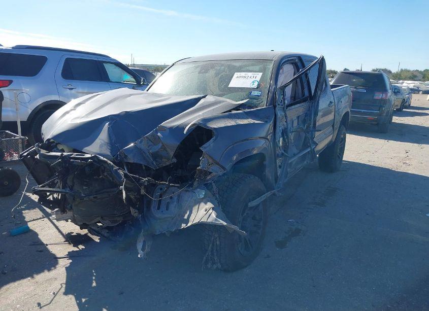 Photo 2 of 2022 Toyota Tacoma SR (VIN 3TYAX5GN3NT036515)