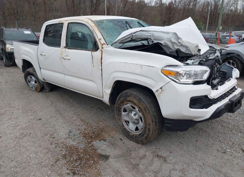 2022 Toyota Tacoma SR (VIN 3TYAX5GN6NT045032) main photo