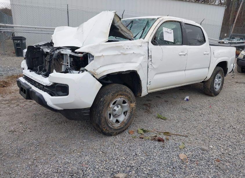 Photo 2 of 2022 Toyota Tacoma SR (VIN 3TYAX5GN6NT045032)