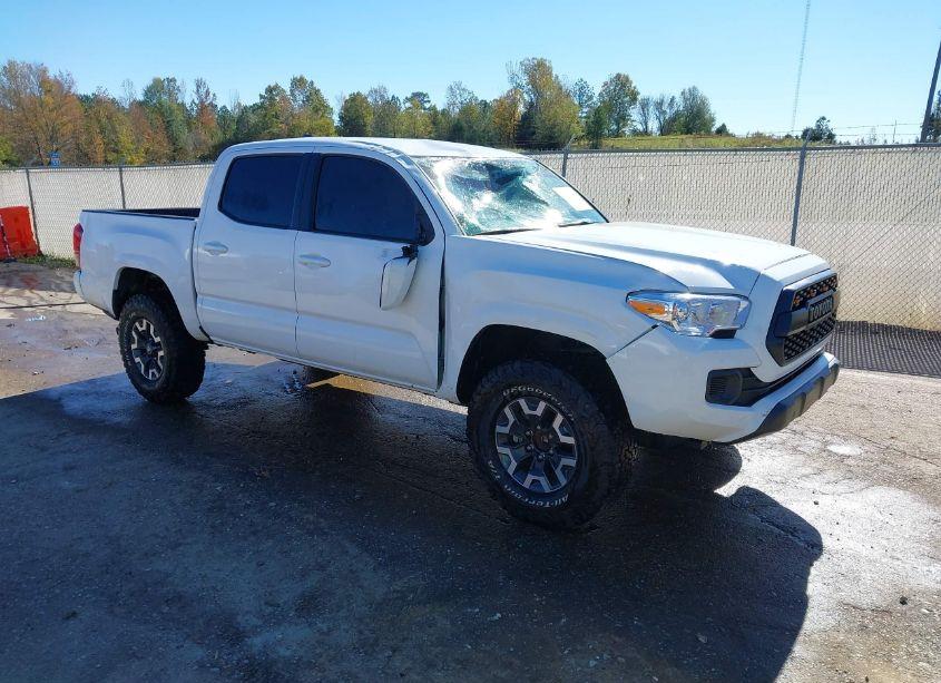 2022 Toyota Tacoma SR (VIN 3TYAX5GN8NT046246) main photo