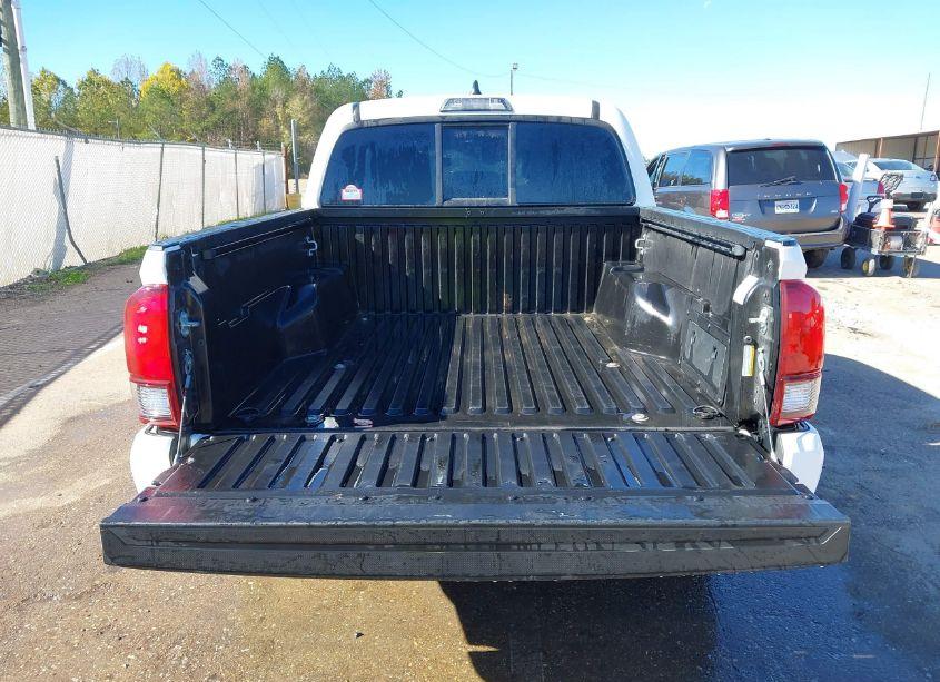 Photo 16 of 2022 Toyota Tacoma SR (VIN 3TYAX5GN8NT046246)