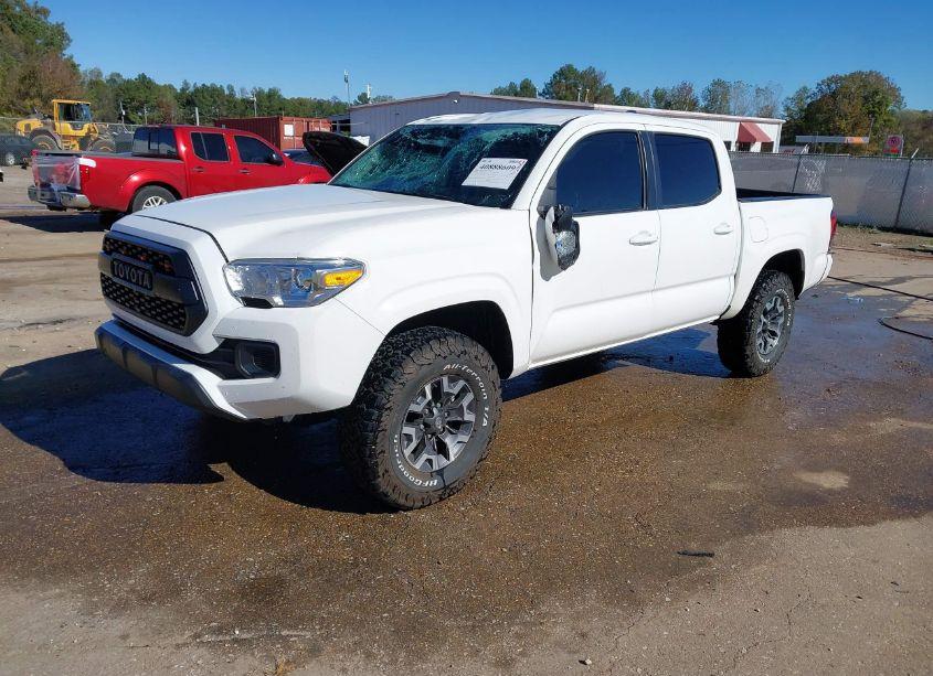 Photo 2 of 2022 Toyota Tacoma SR (VIN 3TYAX5GN8NT046246)