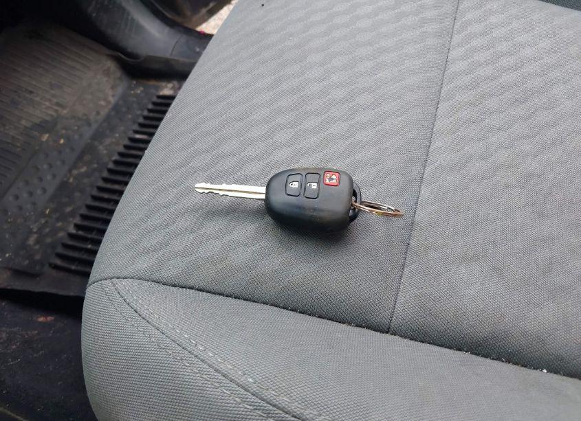 Photo 11 of 2021 Toyota Tacoma SR (VIN 3TYAX5GNXMT011626)