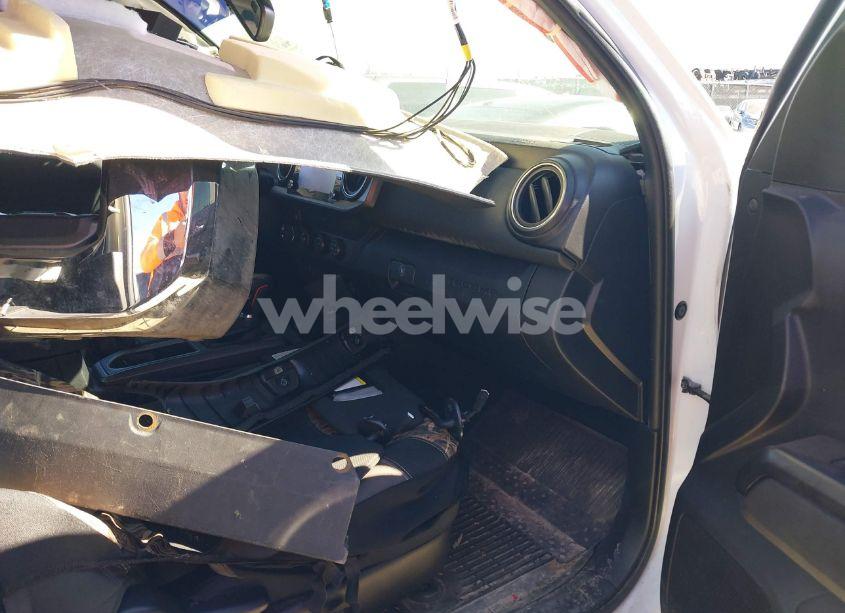 Photo 5 of 2020 Toyota Tacoma TRD OFF-ROAD (VIN 3TYCZ5AN0LT003495)