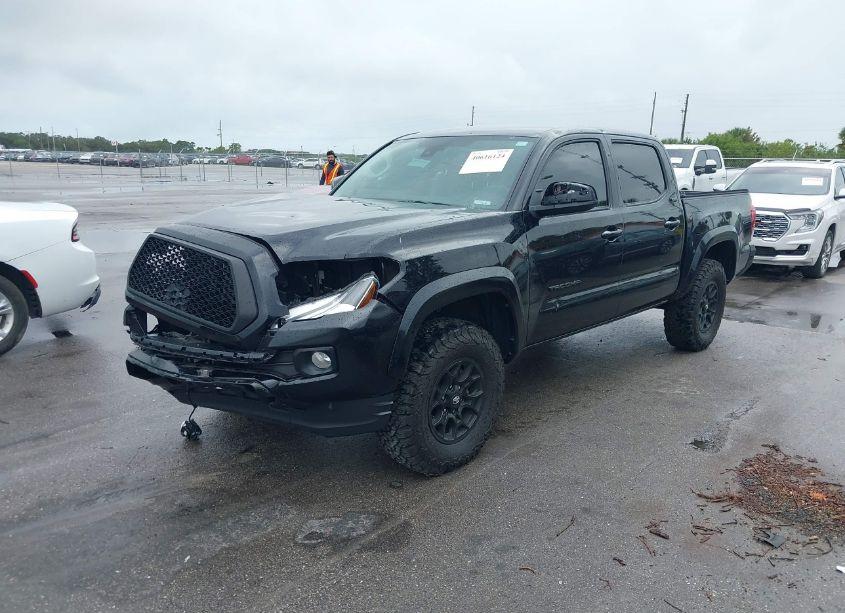 Photo 2 of 2022 Toyota Tacoma SR5 V6 (VIN 3TYCZ5AN0NT081410)