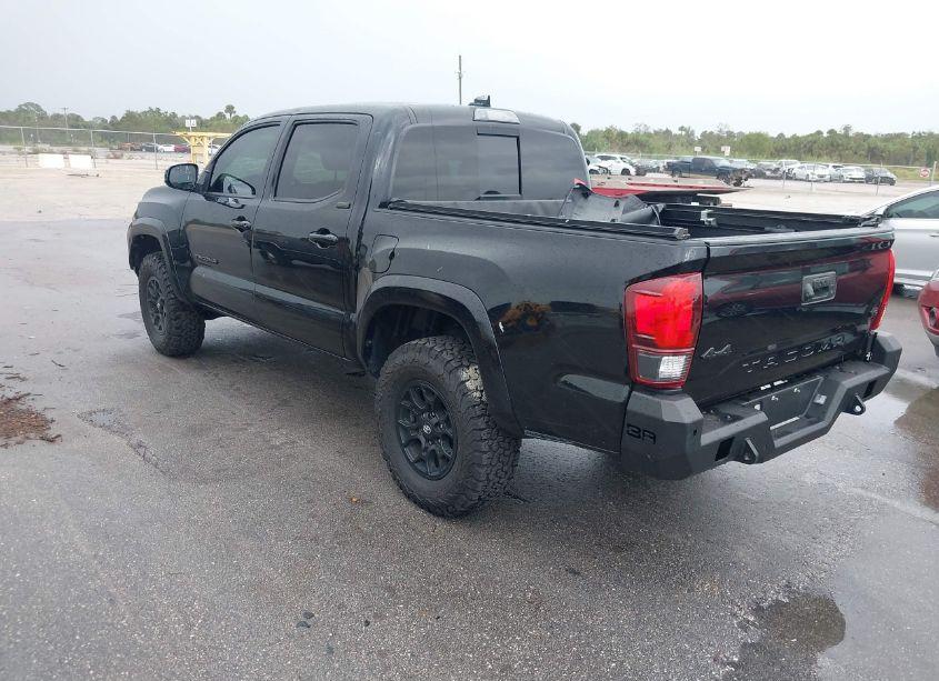 Photo 3 of 2022 Toyota Tacoma SR5 V6 (VIN 3TYCZ5AN0NT081410)