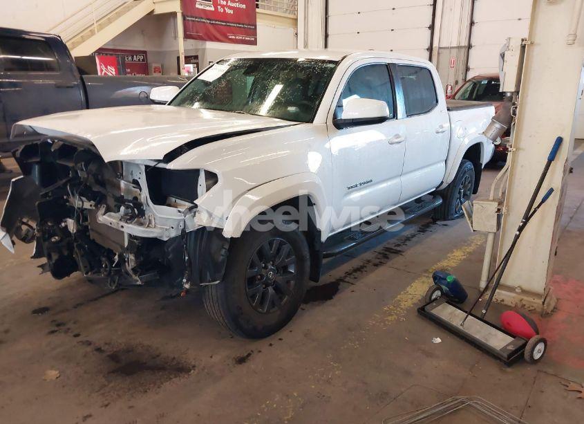 Photo 2 of 2022 Toyota Tacoma SR5 V6 (VIN 3TYCZ5AN0NT083898)