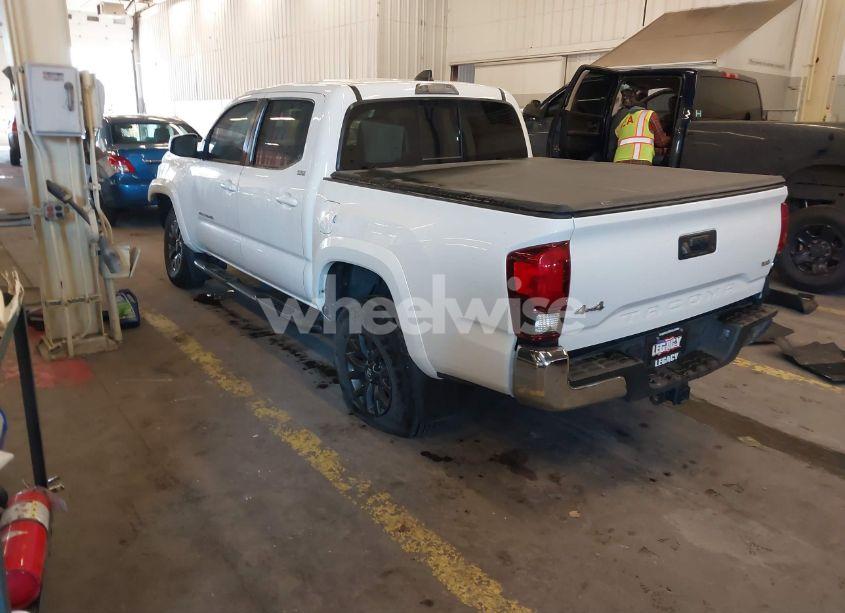 Photo 3 of 2022 Toyota Tacoma SR5 V6 (VIN 3TYCZ5AN0NT083898)
