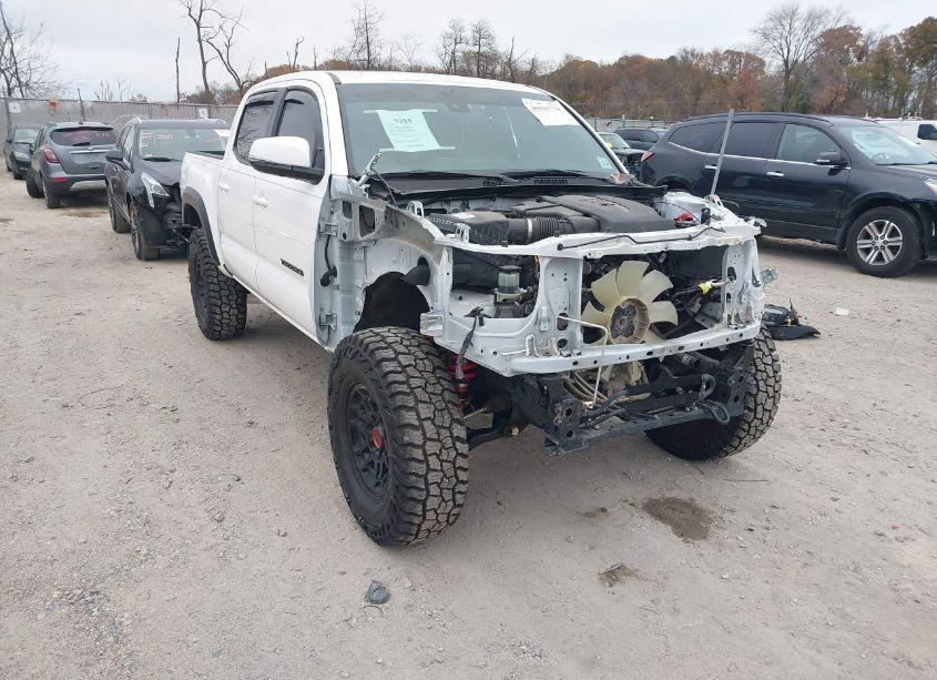 2022 Toyota Tacoma TRD PRO (VIN 3TYCZ5AN2NT064978) main photo