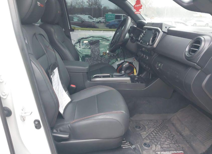 Photo 5 of 2022 Toyota Tacoma TRD PRO (VIN 3TYCZ5AN2NT064978)