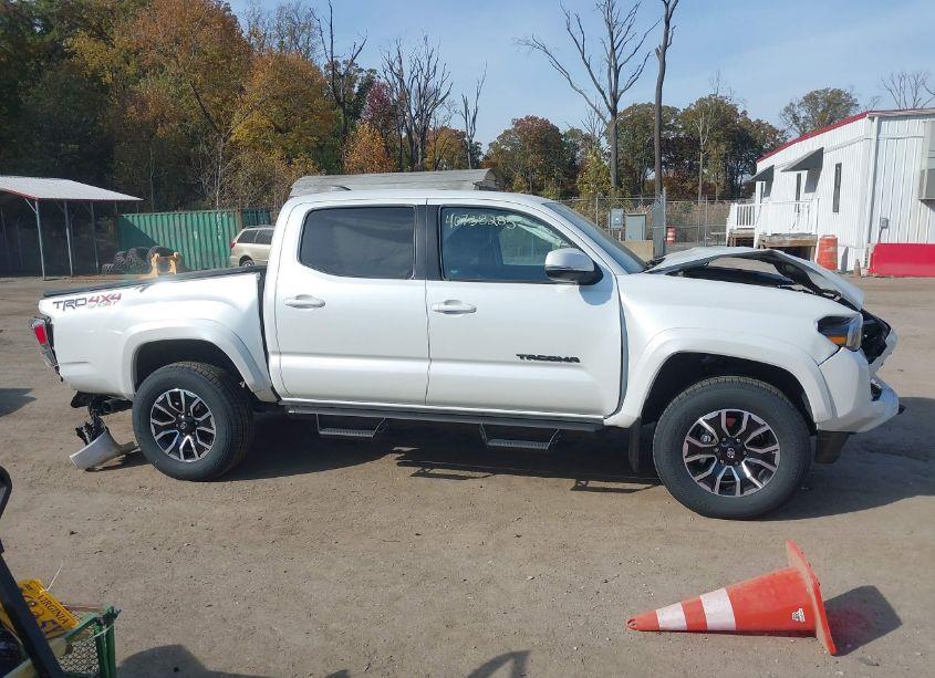 Photo 14 of 2021 Toyota Tacoma TRD SPORT (VIN 3TYCZ5AN4MT022584)