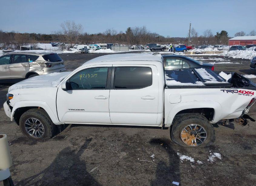 Photo 14 of 2022 Toyota Tacoma TRD SPORT (VIN 3TYCZ5AN7NT075300)