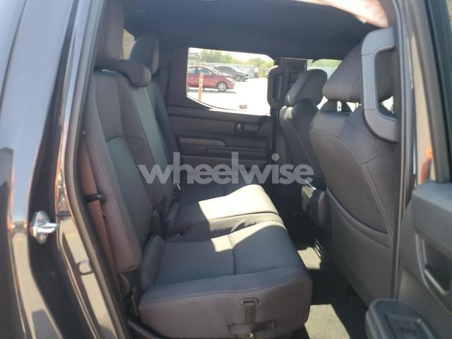 Photo 10 of 2025 TOYOTA TACOMA DOUBLE CAB (VIN 3TYKD5HN5ST033090)