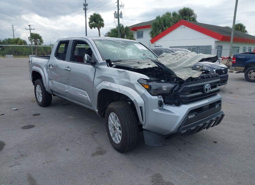 2024 Toyota Tacoma SR5 (VIN 3TYLB5JN4RT017140) main photo