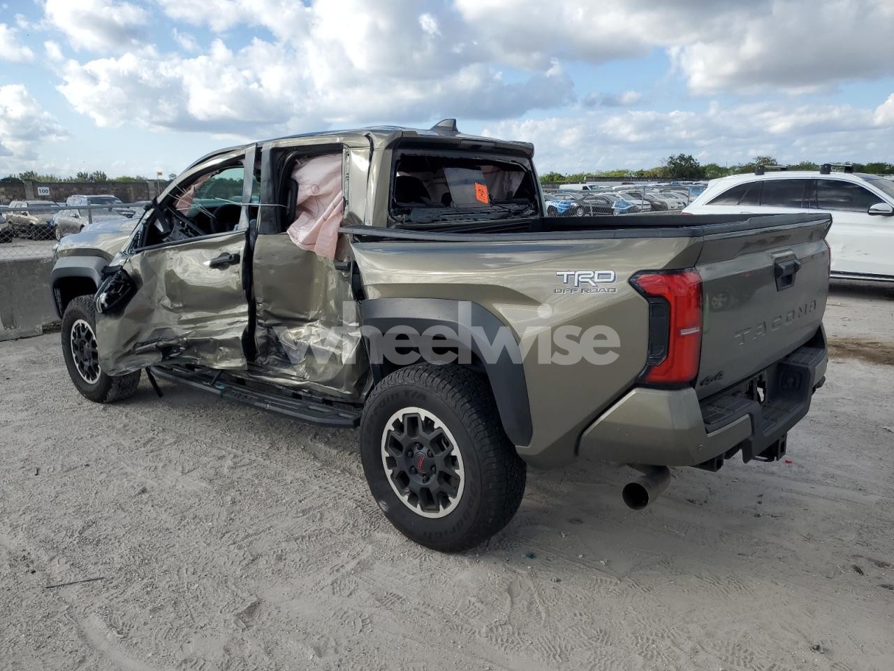 Photo 2 of 2024 TOYOTA TACOMA DOUBLE CAB (VIN 3TYLB5JN5RT020855)