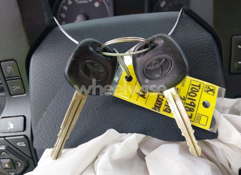 Photo 11 of 2020 Toyota Tacoma SR (VIN 3TYRX5GN1LT001987)