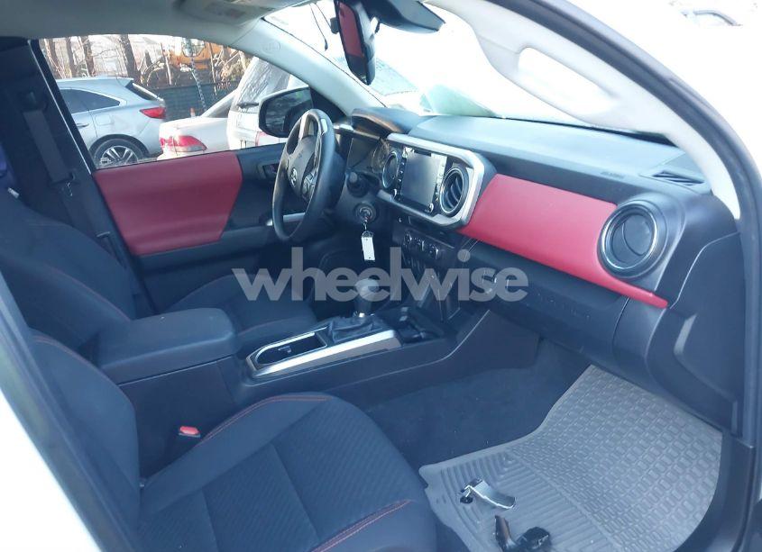 Photo 5 of 2022 Toyota Tacoma SR5 V6 (VIN 3TYRZ5CN9NT021875)
