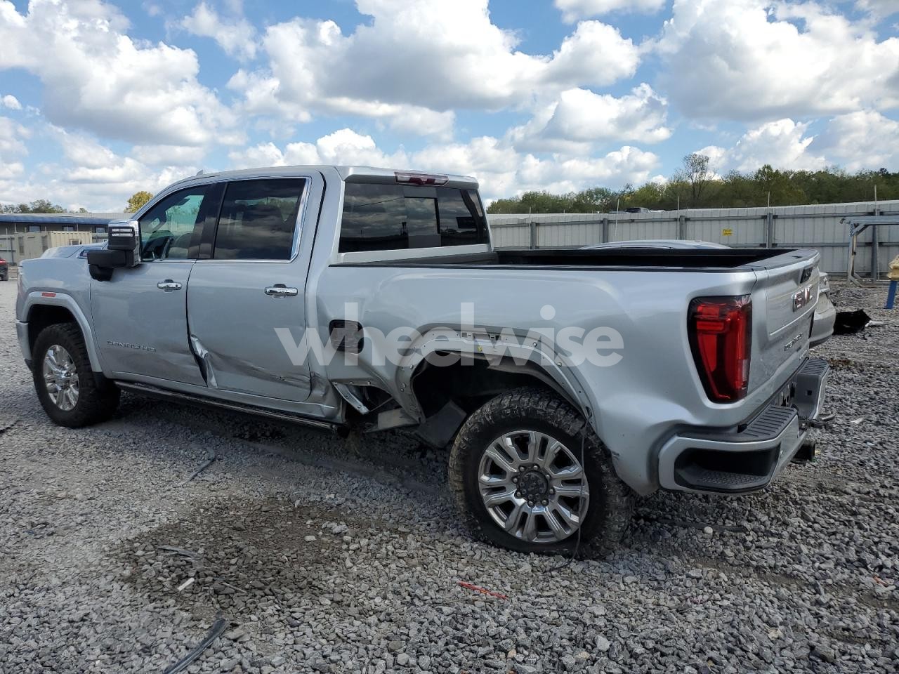 Photo 2 of 2022 GMC SIERRA K2500 DENALI (VIN 3TYSZ5AN6NT066972)