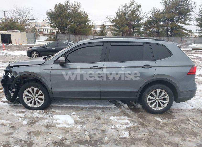 Photo 14 of 2018 Volkswagen Tiguan 2.0T S (VIN 3VV0B7AX1JM143571)
