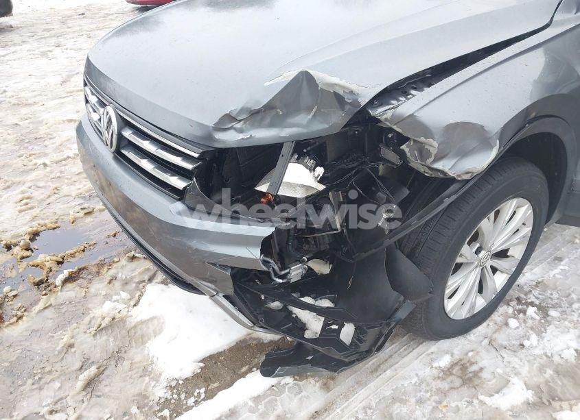 Photo 6 of 2018 Volkswagen Tiguan 2.0T S (VIN 3VV0B7AX1JM143571)