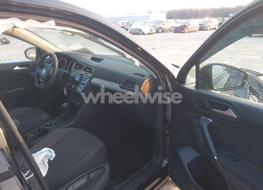 Photo 5 of 2020 Volkswagen Tiguan S (VIN 3VV0B7AX1LM172412)