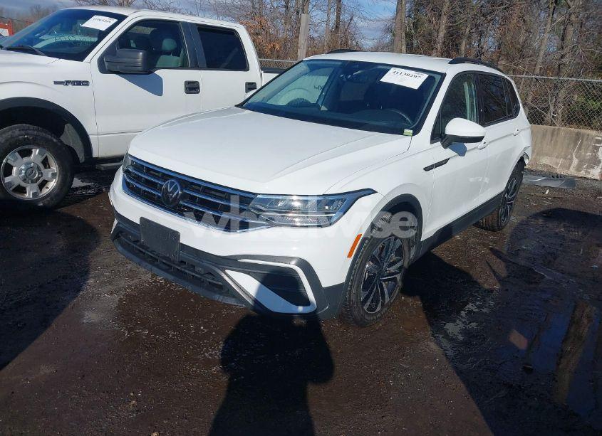 Photo 2 of 2022 Volkswagen Tiguan 2.0T S (VIN 3VV0B7AX1NM035831)