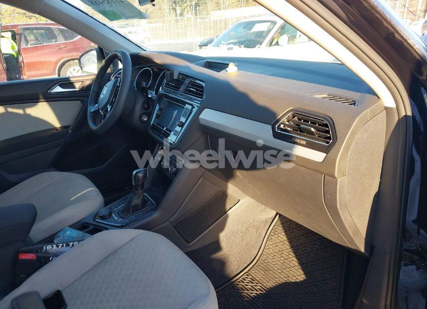 Photo 5 of 2018 Volkswagen Tiguan 2.0T S (VIN 3VV0B7AX3JM021763)