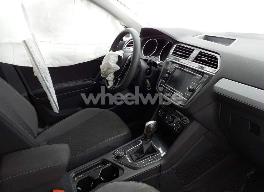 Photo 5 of 2018 Volkswagen Tiguan 2.0T S (VIN 3VV0B7AX3JM050390)