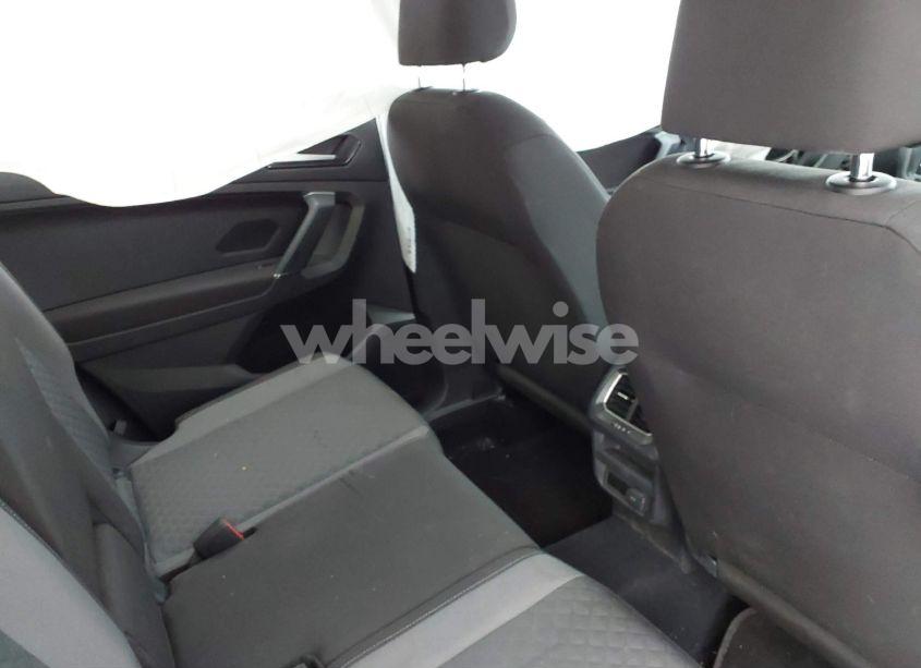 Photo 8 of 2018 Volkswagen Tiguan 2.0T S (VIN 3VV0B7AX3JM050390)