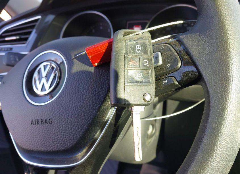 Photo 11 of 2018 Volkswagen Tiguan 2.0T S (VIN 3VV0B7AX3JM066475)