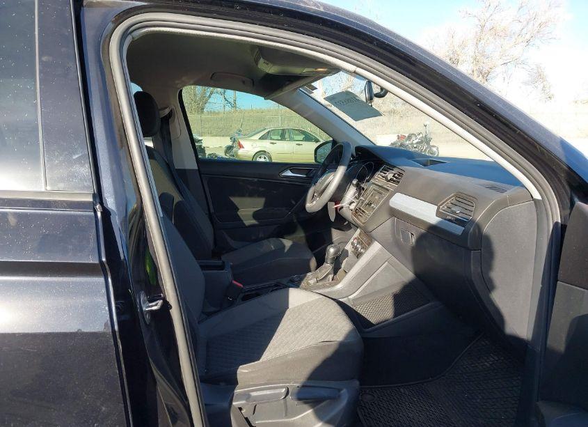 Photo 5 of 2018 Volkswagen Tiguan 2.0T S (VIN 3VV0B7AX3JM066475)