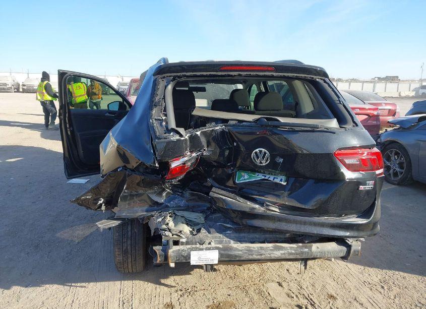 Photo 6 of 2018 Volkswagen Tiguan 2.0T S (VIN 3VV0B7AX3JM066475)