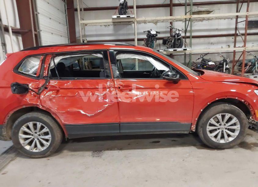 Photo 14 of 2018 Volkswagen Tiguan 2.0T S (VIN 3VV0B7AX4JM019424)