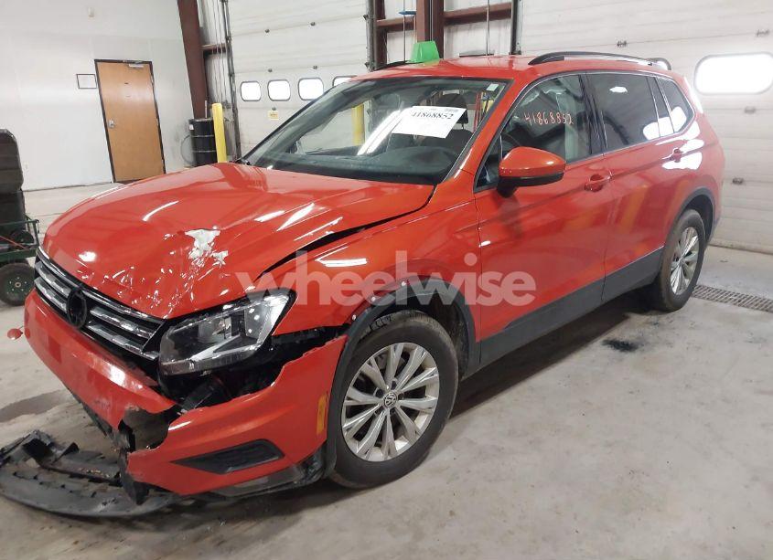 Photo 2 of 2018 Volkswagen Tiguan 2.0T S (VIN 3VV0B7AX4JM019424)