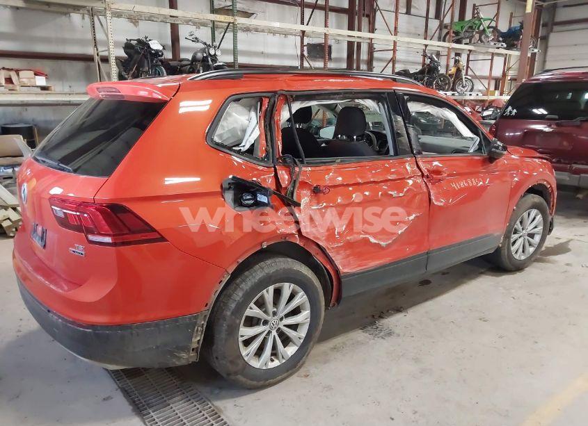 Photo 4 of 2018 Volkswagen Tiguan 2.0T S (VIN 3VV0B7AX4JM019424)
