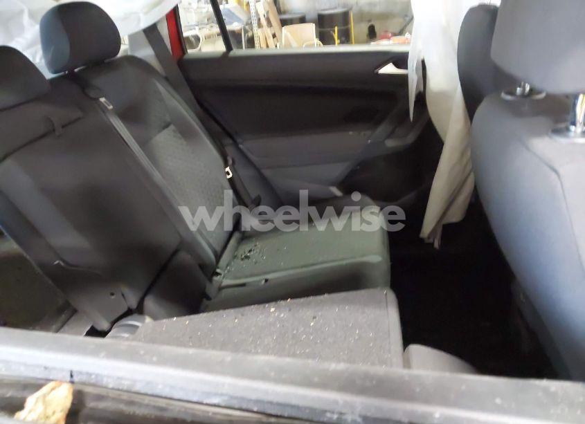 Photo 8 of 2018 Volkswagen Tiguan 2.0T S (VIN 3VV0B7AX4JM019424)