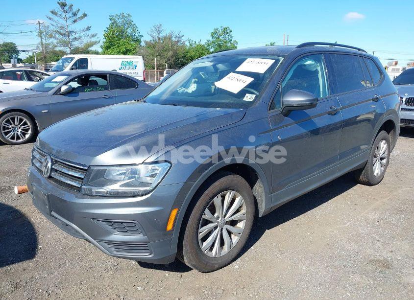 Photo 2 of 2020 Volkswagen Tiguan 2.0T S (VIN 3VV0B7AX4LM133653)
