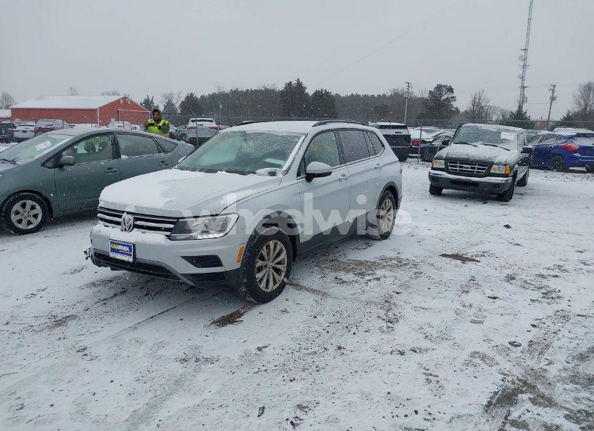 Photo 2 of 2018 Volkswagen Tiguan 2.0T S (VIN 3VV0B7AX6JM087532)