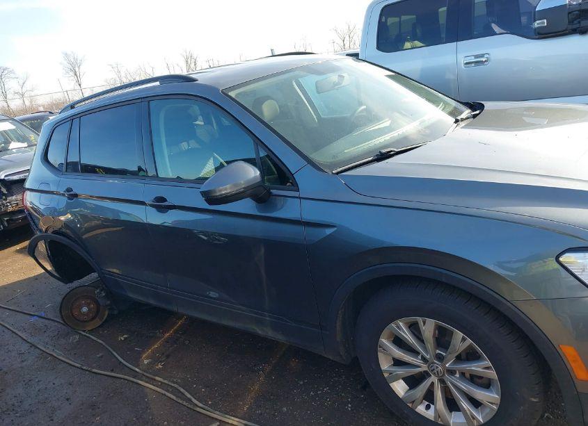 Photo 14 of 2018 Volkswagen Tiguan 2.0T S (VIN 3VV0B7AX6JM094173)