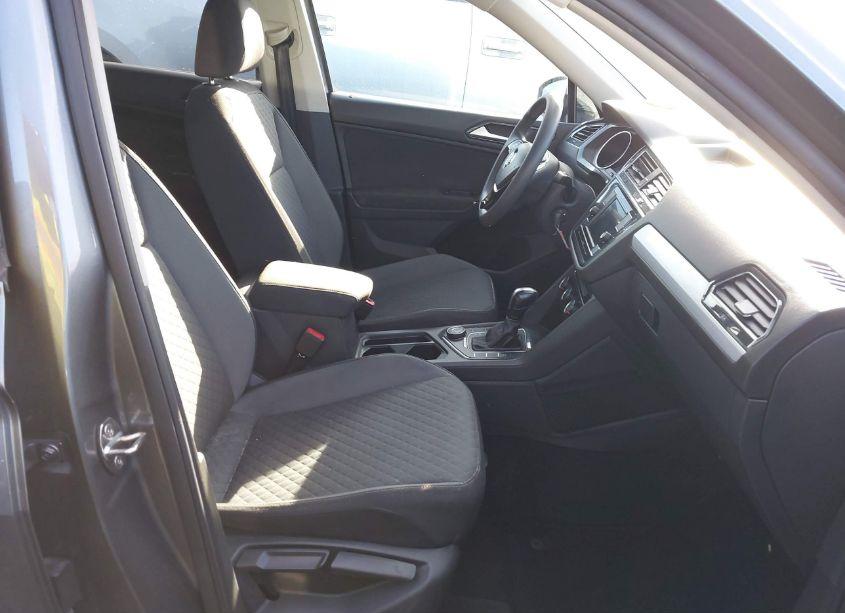 Photo 5 of 2018 Volkswagen Tiguan 2.0T S (VIN 3VV0B7AX6JM094173)